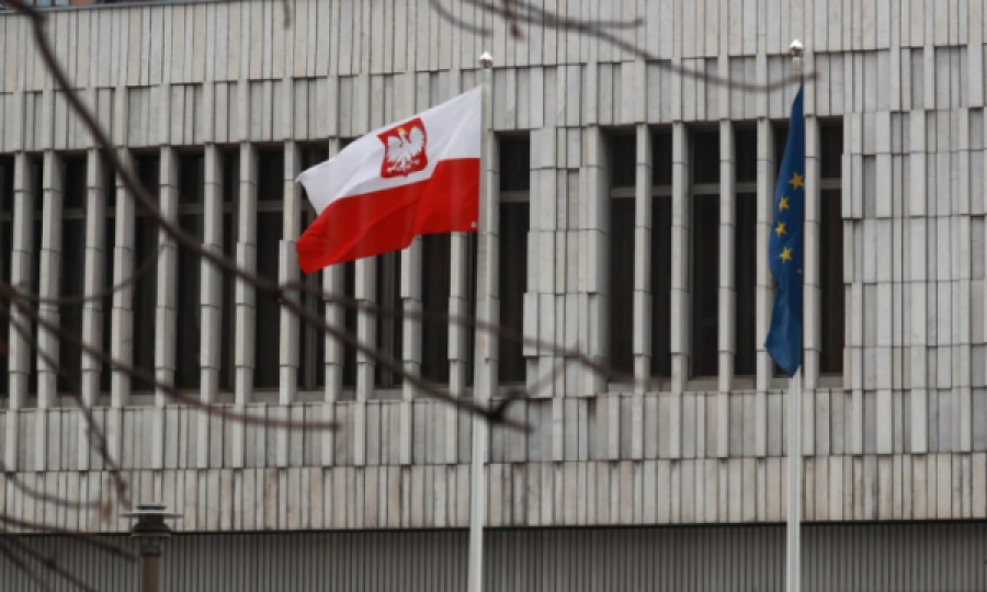 Rusia i hakmerret edhe Polonisë, i dëbon më shumë diplomatë sesa iu dëbuan