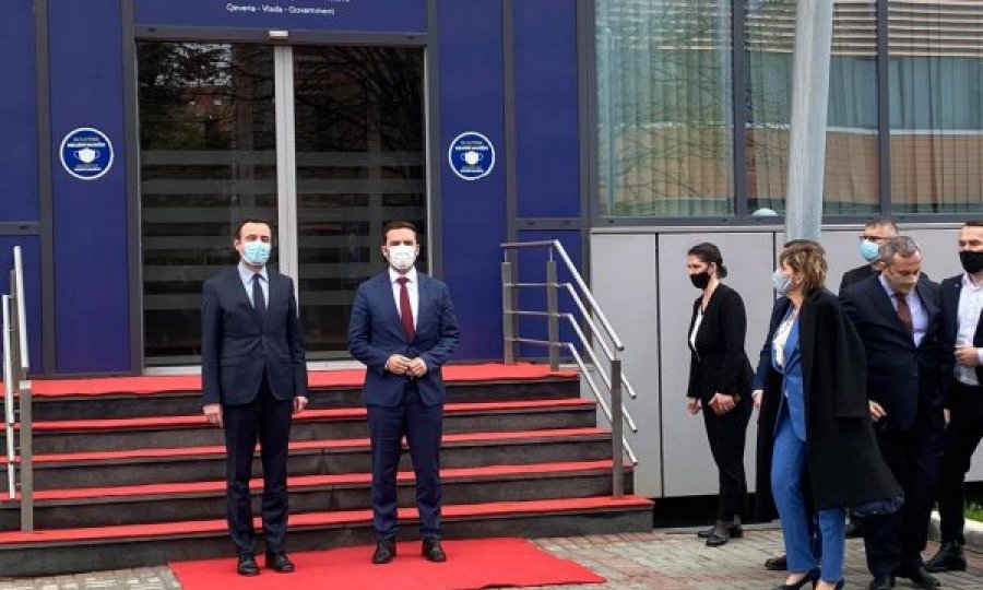 Kryeministri Kurti pret në takim ministrin e Jashtëm të Maqedonisë së Veriut