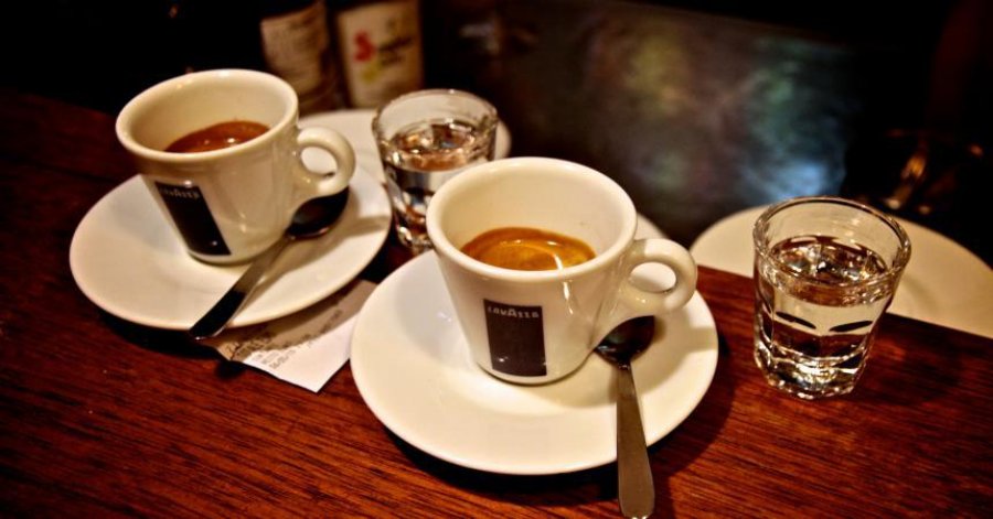 Pandemia bën edhe këtë: Kafe në lokal, por me filxhanin tënd 