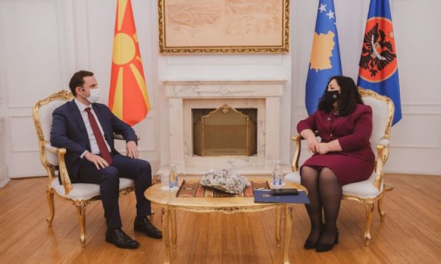 Presidentja Osmani ka pritur në takim ministrin e Jashtëm të Maqedonisë së Veriut, flasin për idetë e rikorigjimit të kufijve