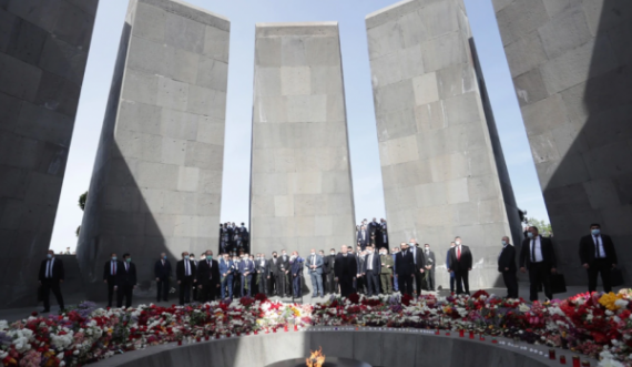 Armenët shënojnë Ditën e Përkujtimit të Gjenocidit