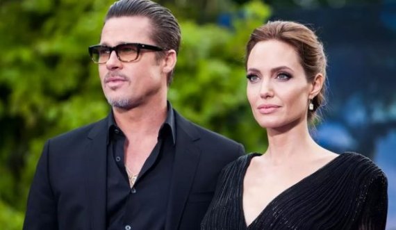 Ish e dashura e Brad Pitt tregon asetet e saj në bikine