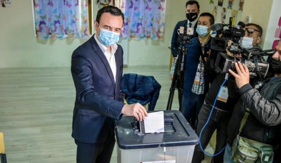 Albin Kurti rikthehet në Kosovë: Votimi është detyrë qytetare