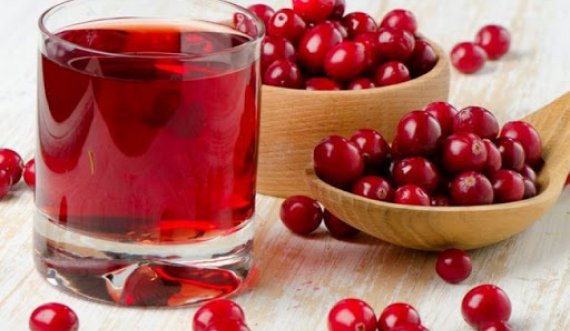 Dy gota lëng të boronicave të kuqe në ditë ju mbrojnë nga pika në tru, diabeti dhe sëmundjet e zemrës