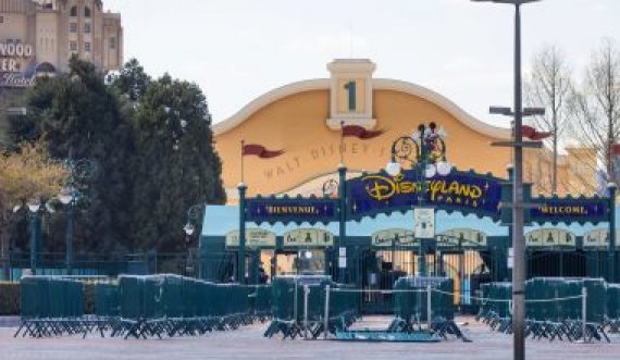 Disnayland në Francë kthehet në arenë për vaksinimin masiv