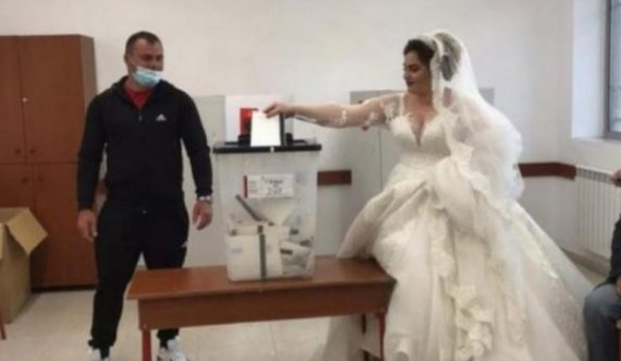  Ndodh në Shqipëri: E veshur me fustan të bardhë, nusja në Kavajë përpara dasmës shkon të votojë 