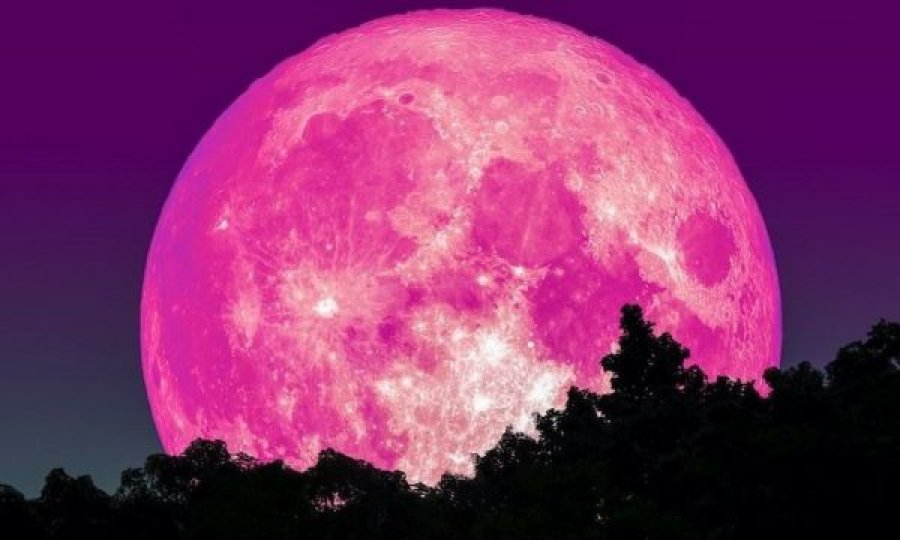 Hëna ‘rozë’ e muajit prill, ja pse nuk duhet ta humbisni sonte në mbrëmje