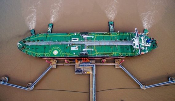 Tjetër katastrofë në ujëra, aksidentohet anija me 1 milion fuçi naftë
