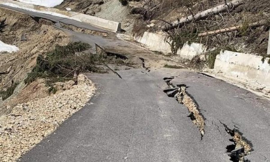  Rruga që lidh fshatrat e Rugovës e pakalueshme, flasin nga komuna e Pejës 