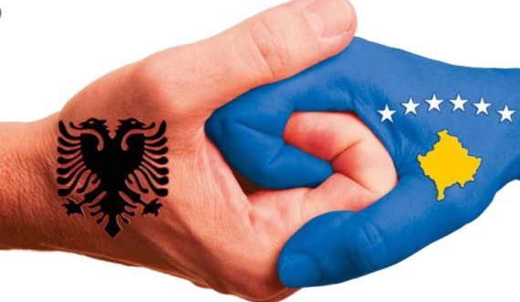  Një reagim nga Tirana: Aq larg është bashkimi kombëtar, sa Kosova ende s’e ka uruar Shqipërinë 