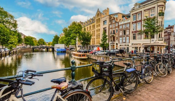  Holanda i jep fund izolimit katërmujor 