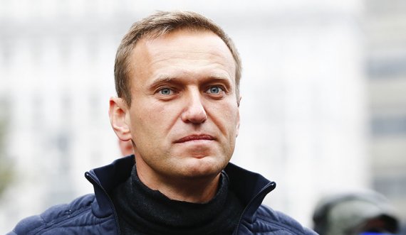 Homazhe për Alexei Navalnyn edhe te Zyra Ndërlidhëse e Rusisë në Prishtinë