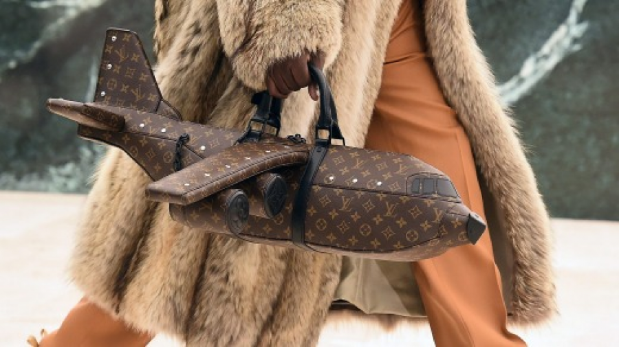  Ky është çmimi marramendës i çantës Louis Vuitton në formë avioni 