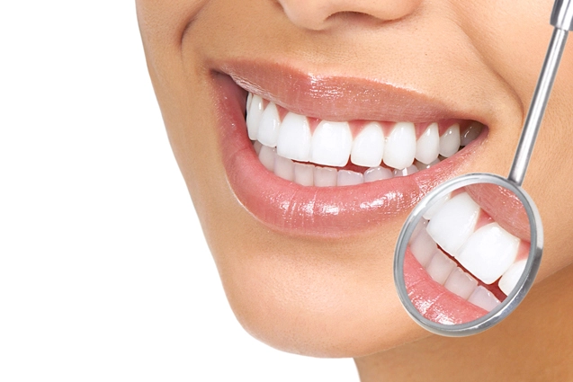 Si t'i trajtoni dhëmbët tuaj si dentist 