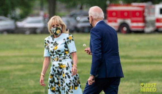  Fotot e Joe Biden dhe bashkëshortes së tij bëhen virale, kjo është arsyeja 