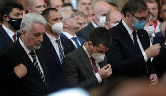 Aleksander Vuçiq u jep vaksina, kryeministri i Malit të Zi e falënderon “popullin vëllazëror” të Serbisë 
