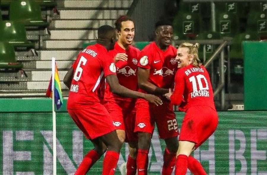 Werder Bremen eliminohet në sekondat e fundit të vazhdimeve, Leipzig në finale të Kupës