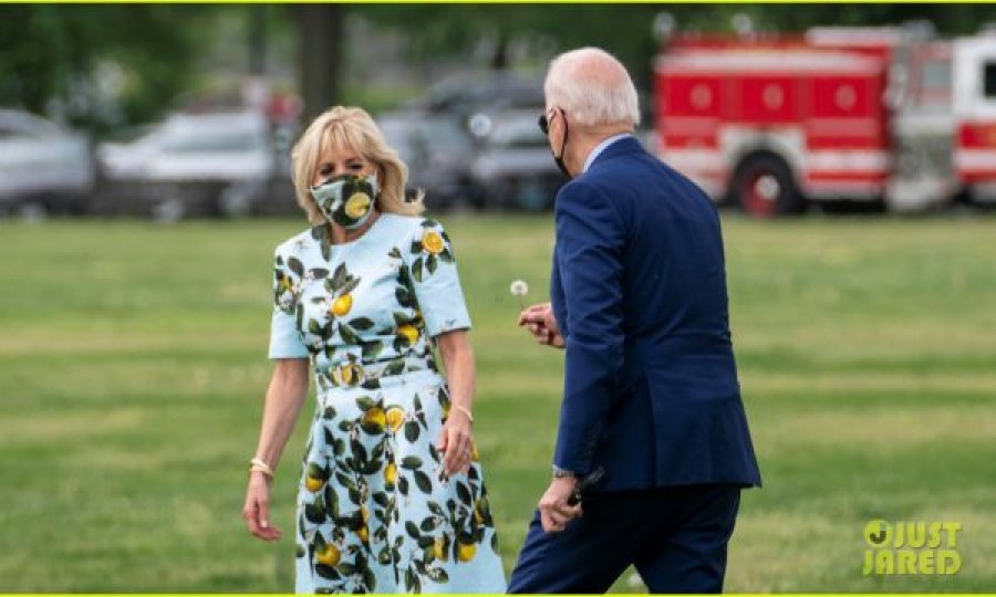  Fotot e Joe Biden dhe bashkëshortes së tij bëhen virale, kjo është arsyeja 