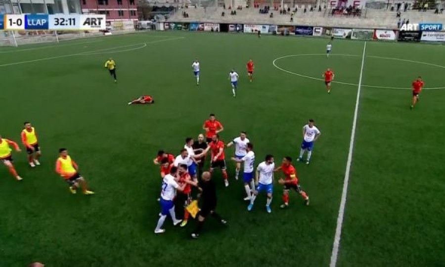 Dënohen tre futbollistë në përleshjen që ndodhi në Suharekë