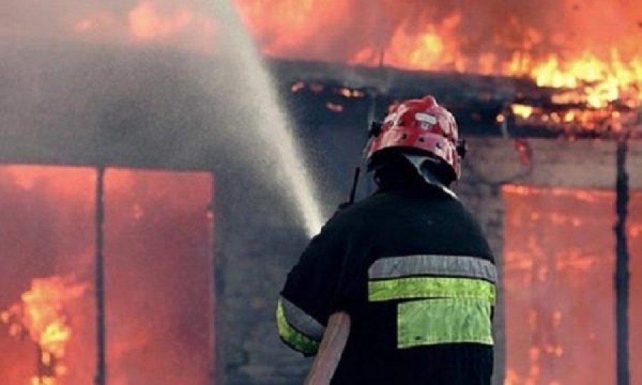  Në Prishtinë zjarri kaplon një lokal, zjarrfikësit dalin në vendin e ngjarjes 