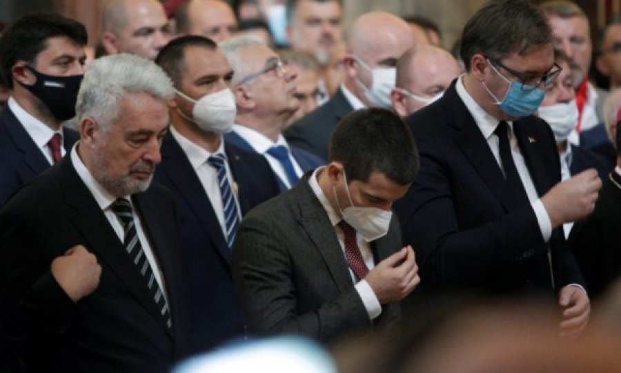 Aleksander Vuçiq u jep vaksina, kryeministri i Malit të Zi e falënderon “popullin vëllazëror” të Serbisë 