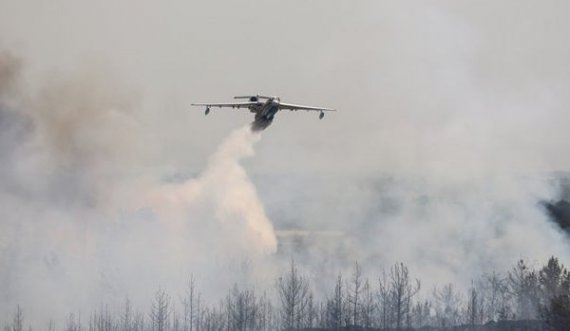 Zjarre shkatërruese në zonat turistike në Greqi e Turqi