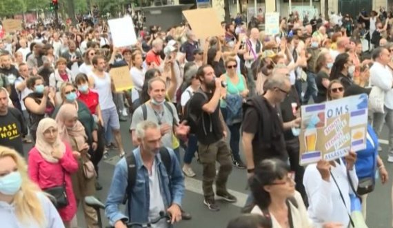 Protesta në Paris e Milano, qytetarët kundër kartave të vaksinimit