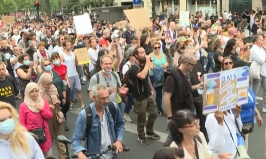 Protesta në Paris e Milano, qytetarët kundër kartave të vaksinimit