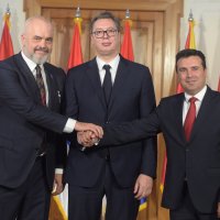 A duhet të rishikohet politika qorre dhe e ardhmja e Shqiptareve.?!