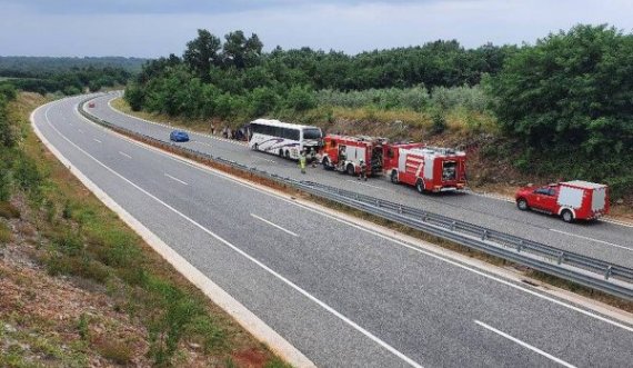  Merr flakë autobusi në Kroaci, shoferi arrin ta shuajë zjarrin vetë 