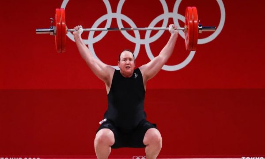 Atletja e parë transgjinore në Lojërat Olimpike eliminohet në rrethin e parë të peshëngritjes