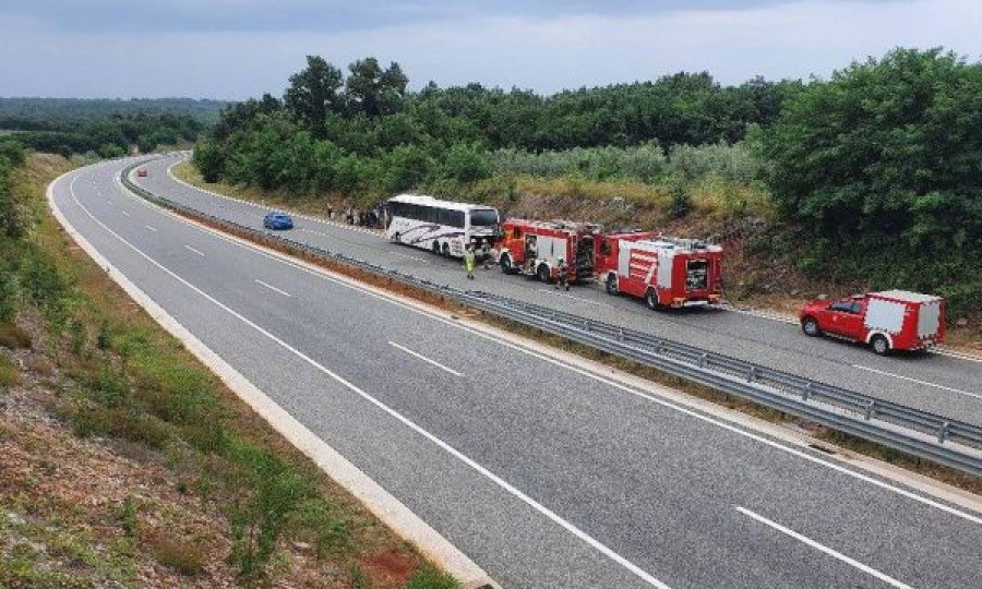  Merr flakë autobusi në Kroaci, shoferi arrin ta shuajë zjarrin vetë 