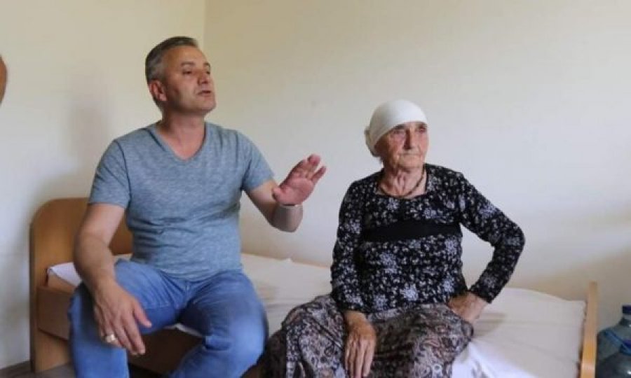 Bekim Jashari i strehon dy pensionistët e Prekazit që KEDS-i i ka lënë pa rrymë