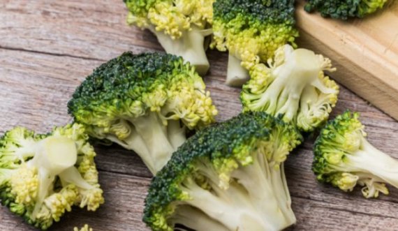 Pse zverdhet brokoli dhe a është i sigurt për ngrënie 