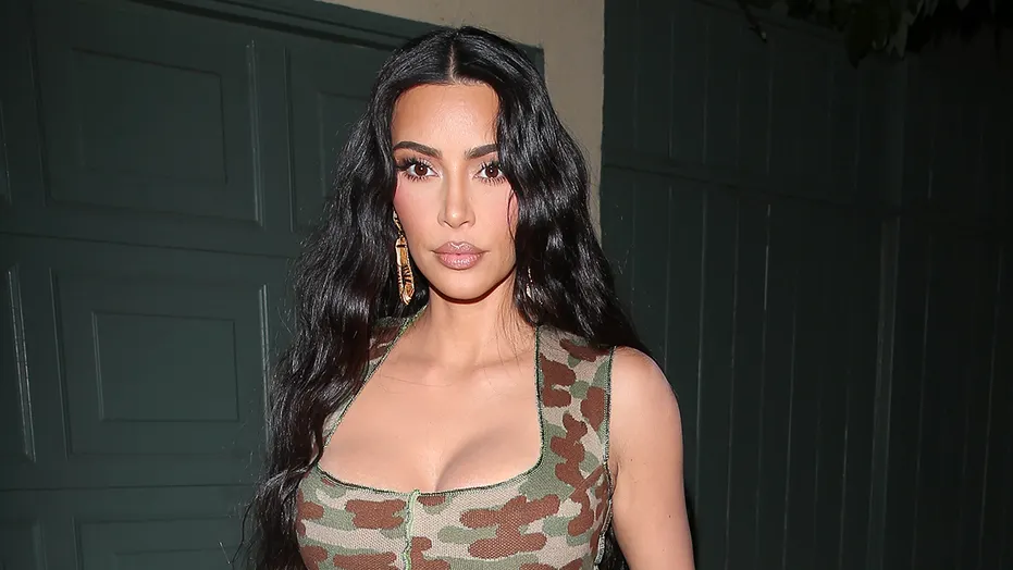 Kim Kardashian vjen me foto tejet provokuese nga plazhi