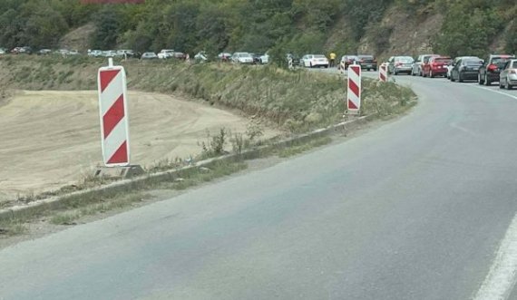 Pritje dhe kolona të gjata në kufirin Maqedoni-Kosovë