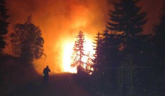 Pamje nga situata alarmuese me zjarre në Rugovë
