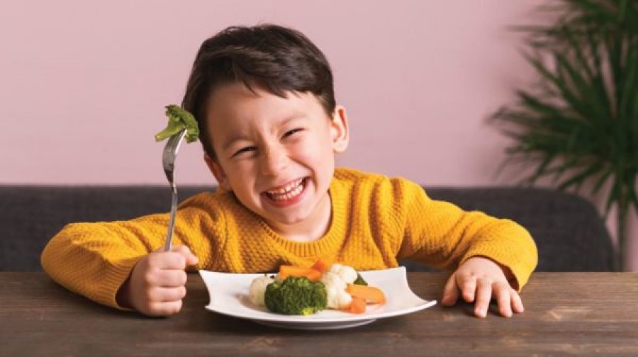Studimi: Ushqyerja e mirë tek fëmijët ka efekt tek rezultatet e tyre në shkollë