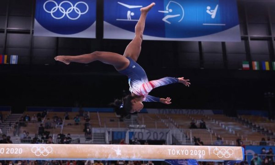  Simone Biles e fiton medaljen e bronztë olimpike në Tokio në rikthimin e saj emocional 