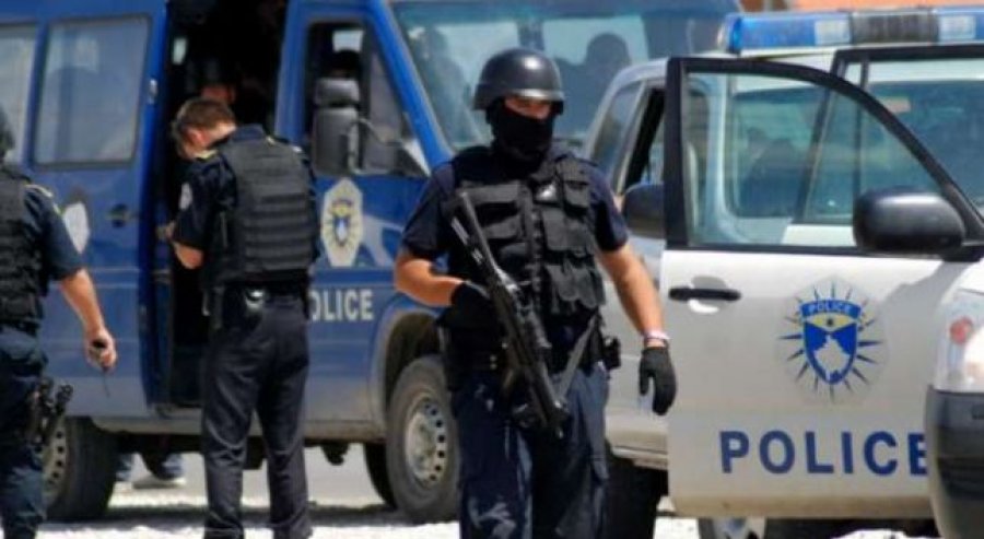 Njësia speciale e rrethon xhaminë në Podujevë