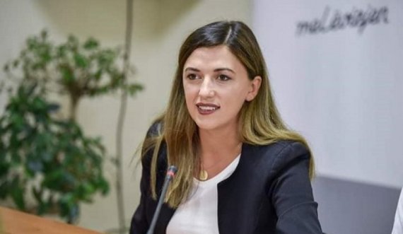 Albulena Haxhiu mban konferencë për media, lidhur me përgjimet e publikuara 