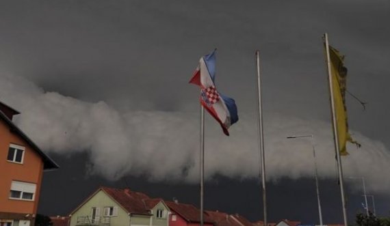 Stuhia e paralajmëruar nga “Severe Weather” mbërrin në Kroaci 11 minuta më parë
