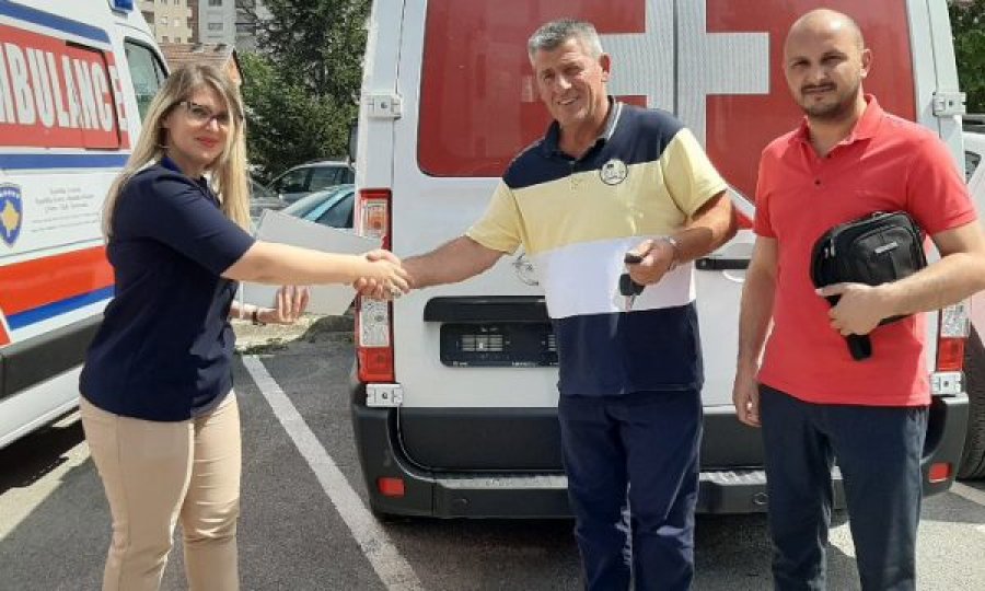 MSH fillon shpërndarjen e autoambulancave në disa komuna