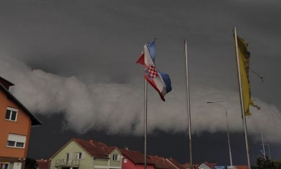 Stuhia e paralajmëruar nga “Severe Weather” mbërrin në Kroaci 11 minuta më parë