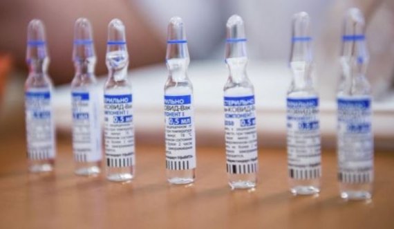 Irani s’e njeh Kosovën, Serbia e shpërblen me 50 mijë vaksina “Sputnik V”