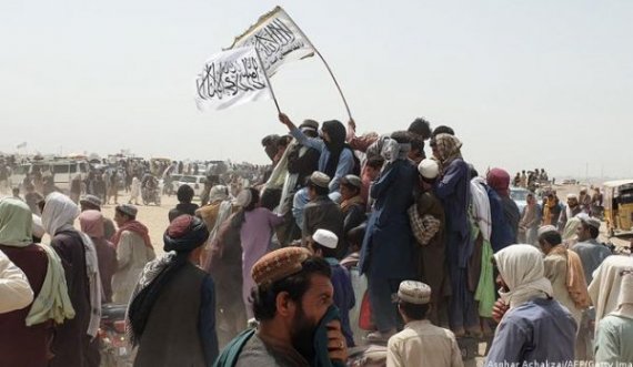 Talebanët vrasin në sheshe publike 22 komando afganë