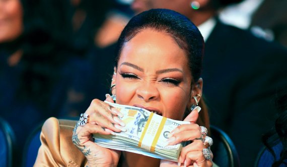 Zyrtarisht miliardere, Rihanna tregon si ndihet pasi u shpall këngëtarja më e pasur në botë!