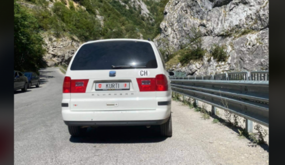Mërgimtari nga Zvicra vozitë veturën me mbiemrin e kryeministrit Kurti 