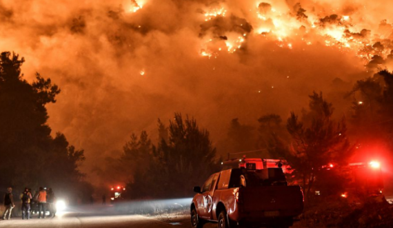 70 mijë hektarë pyje të djegura në Greqi
