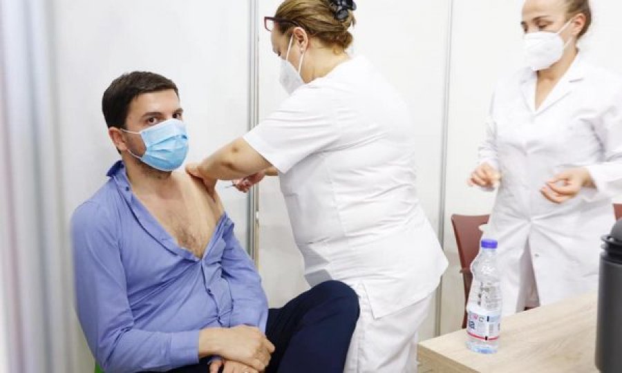 Memli Krasniqi merr dozën e dytë të vaksinës: Mbrojtja më e mirë nga COVID-19